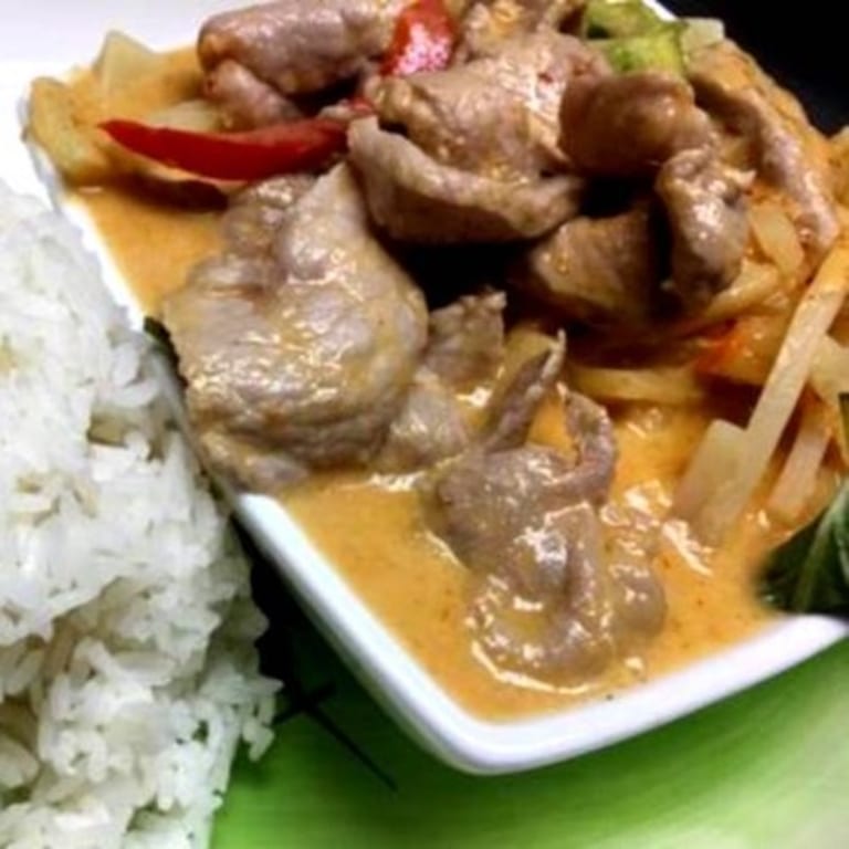 Spicy Red Curry Delights: Thai Cuisine Favorites